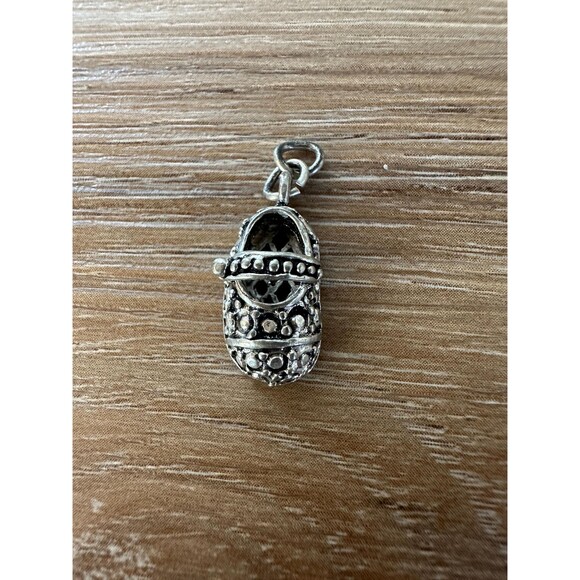 Vintage Baby Shoe Charm - Picture 1 of 3